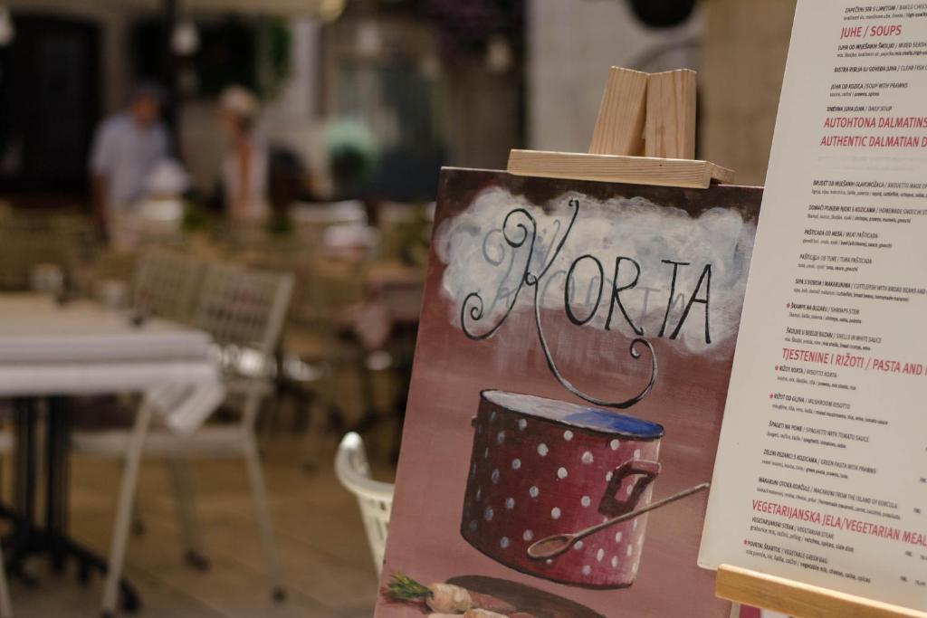 Reštaurácia alebo iné gastronomické zariadenie v ubytovaní Heritage Hotel Cardo