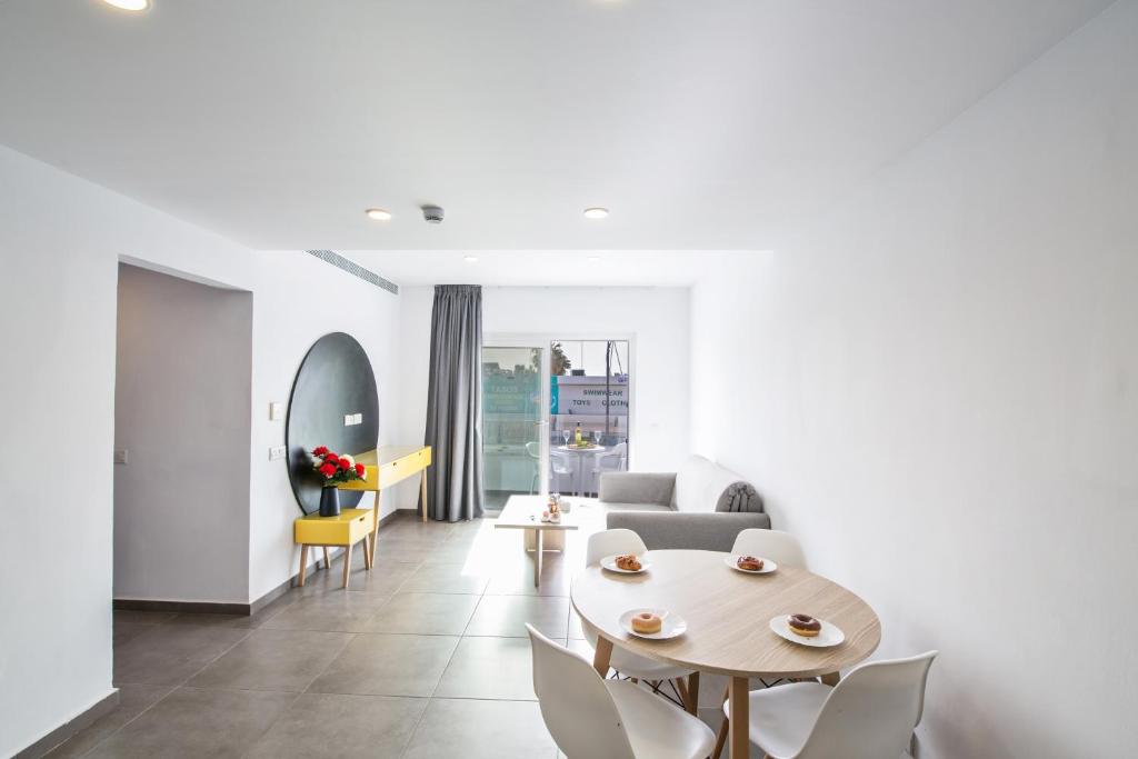 Posezení v ubytování Anthea Hotel Apartments
