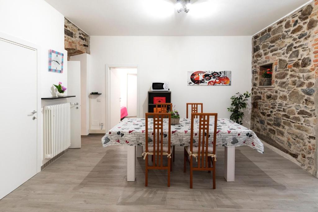 A kitchen or kitchenette at Daniel House