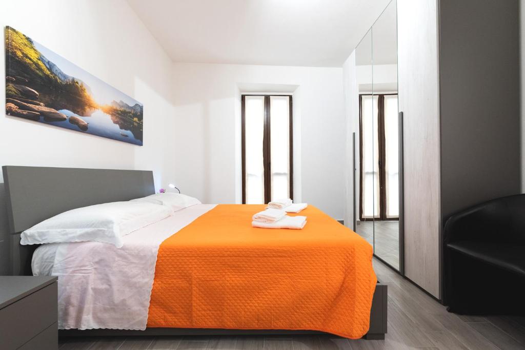 A bed or beds in a room at Daniel House