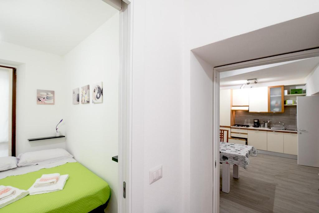 A kitchen or kitchenette at Daniel House