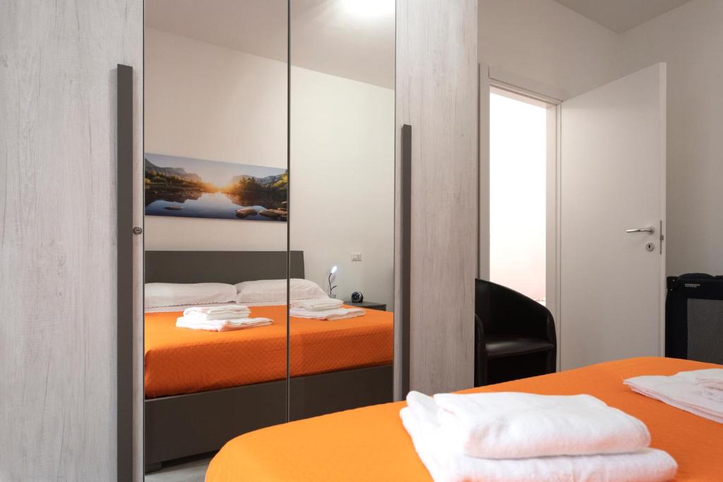 A bed or beds in a room at Daniel House