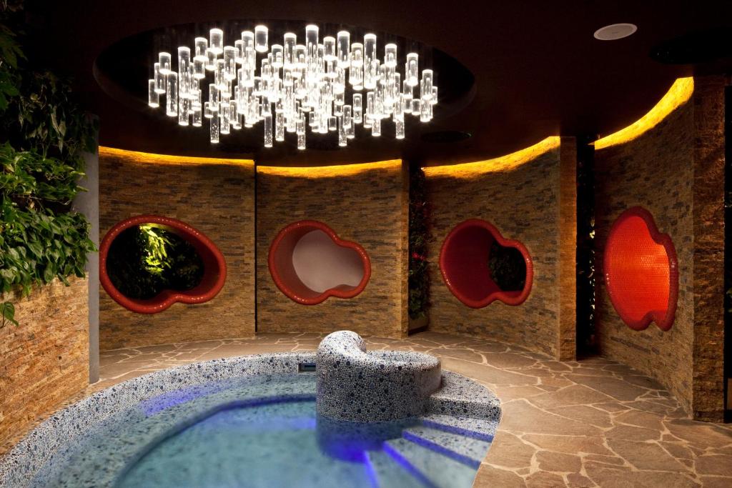 Bazén v ubytování Hotel Narvil Conference & Spa nebo v jeho okolí