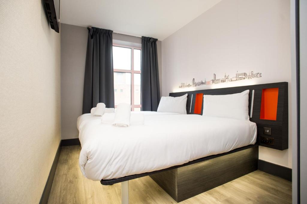 easyHotel Milton Keynes - Tweepersoonskamer Met Raam