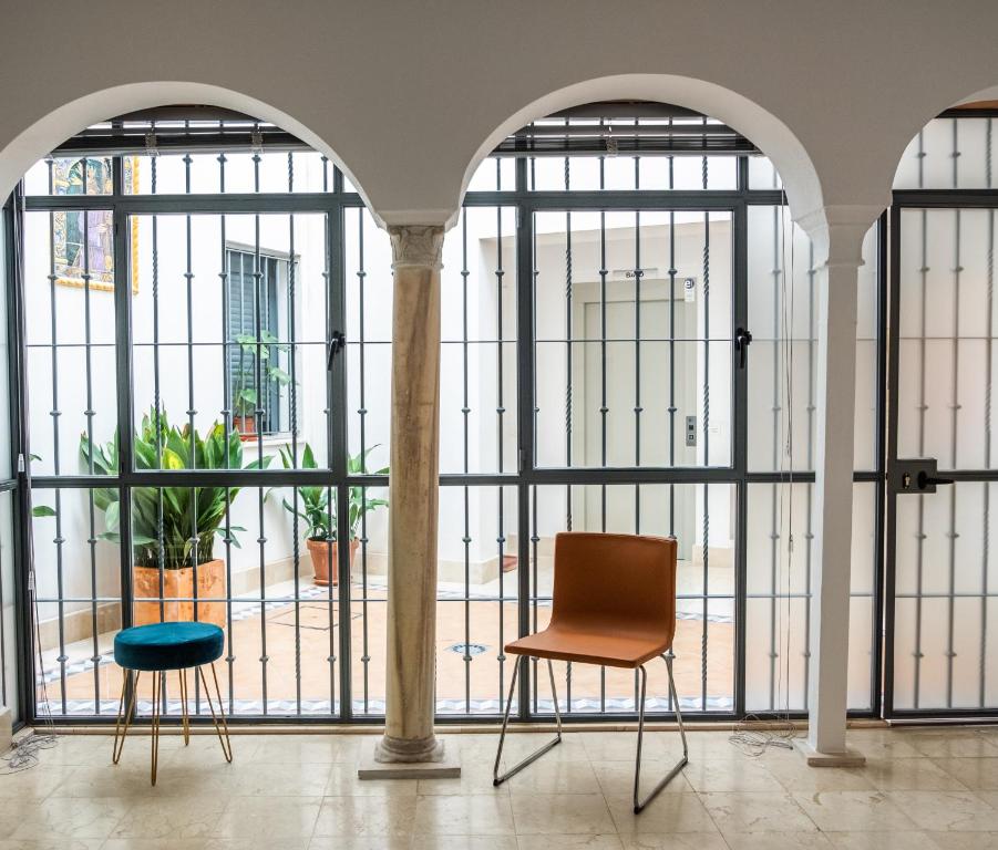 A seating area at La Judería del Buen Viaje