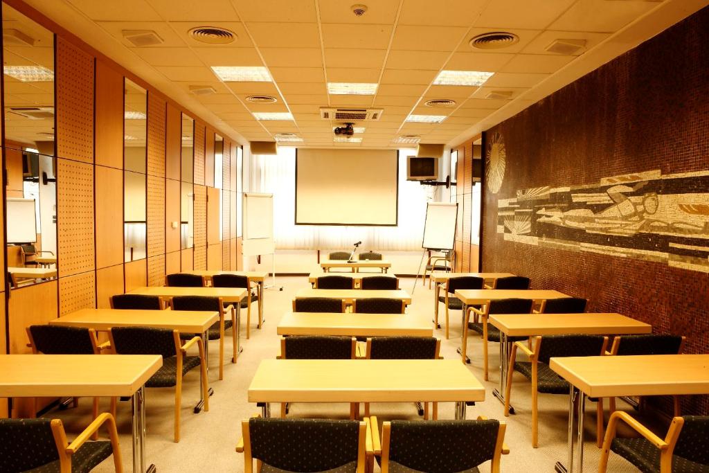 Zona business o sala de conferencias en Benczur Hotel