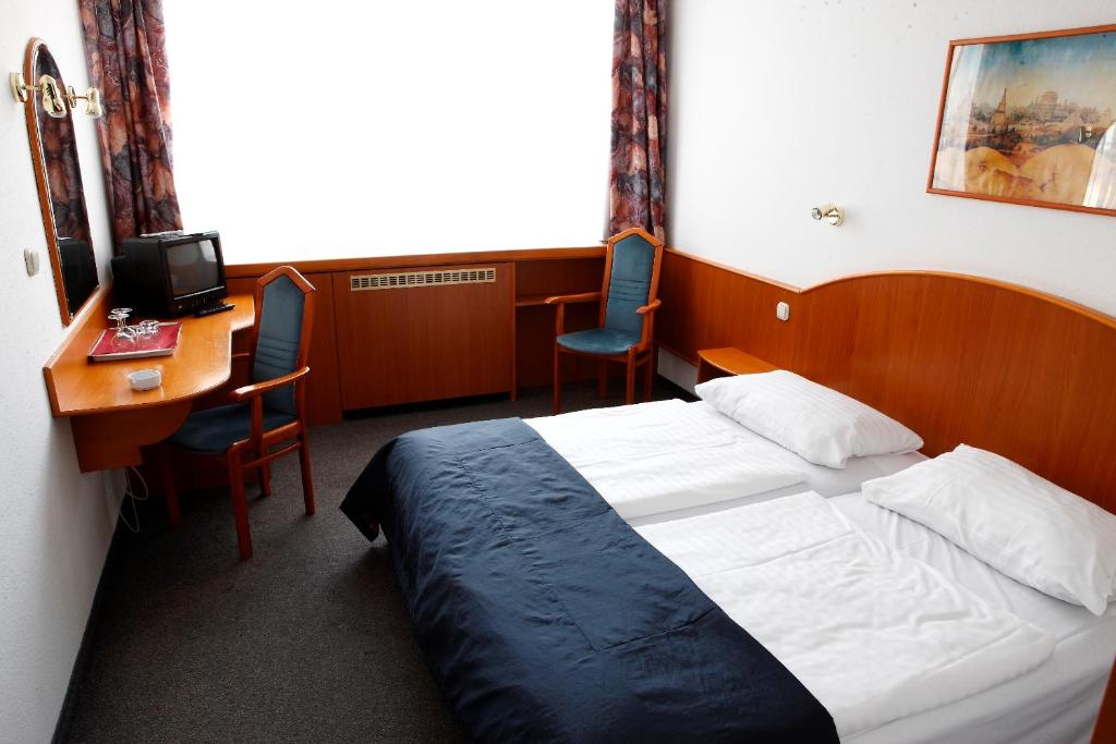 Cama o camas de una habitación en Benczur Hotel