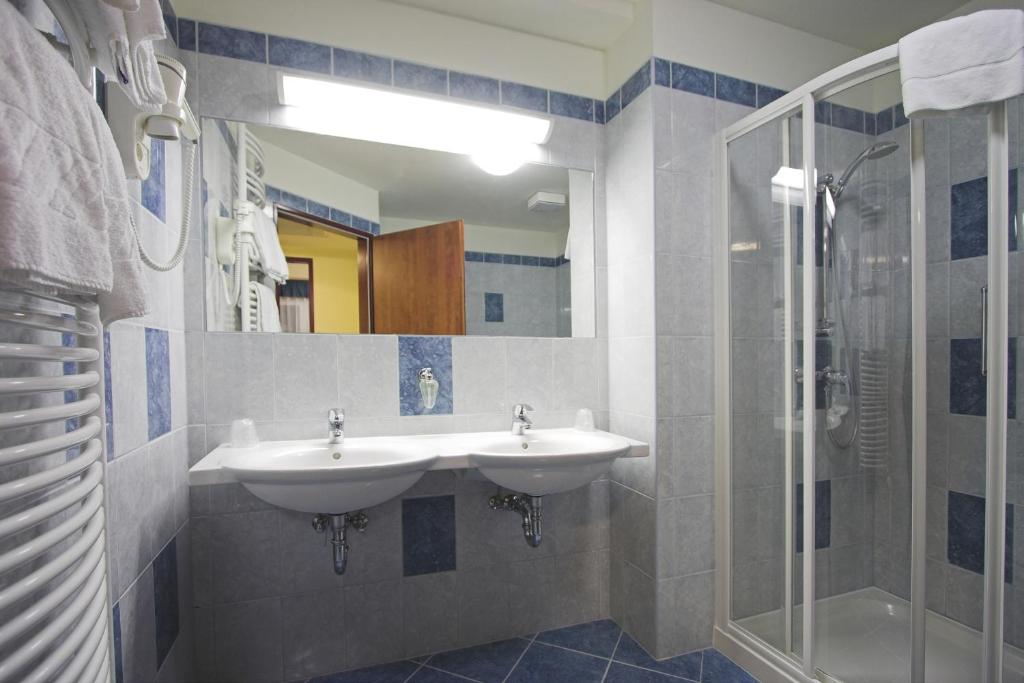 Un baño de Benczur Hotel