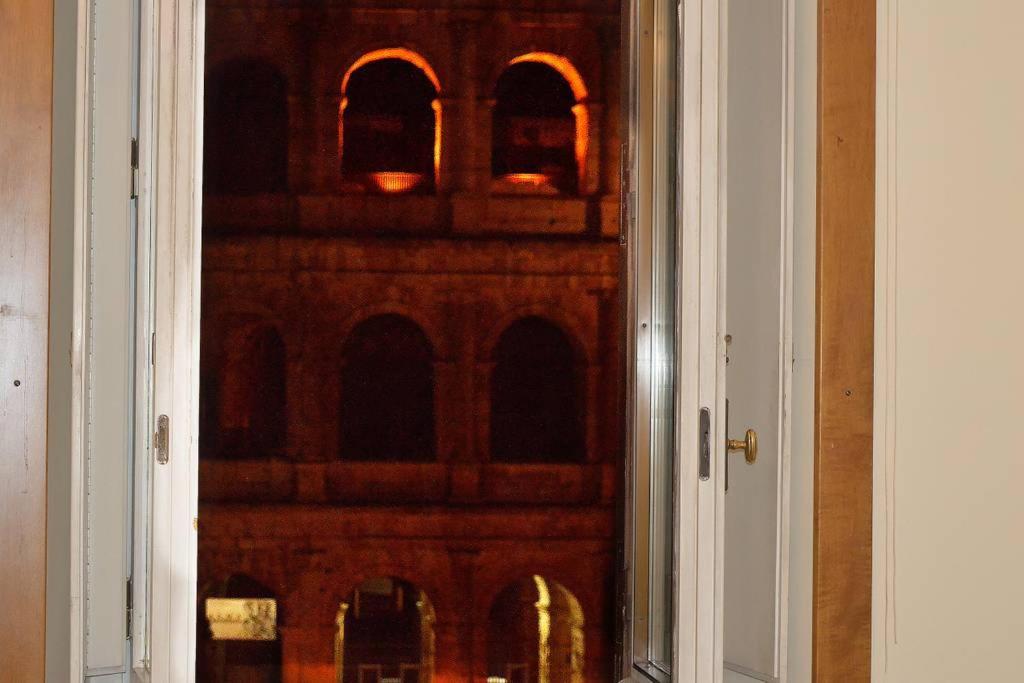 Foto dalla galleria di jacuzzi in front of the colosseum a Roma