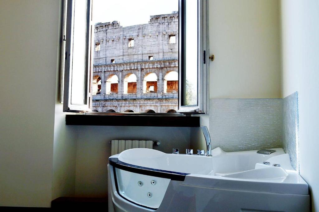 Foto dalla galleria di jacuzzi in front of the colosseum a Roma
