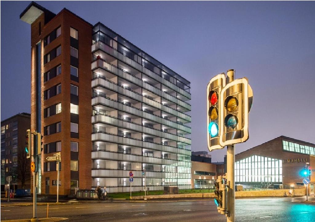 a traffic light in front of a tall building at Cozy Central Studio Tampere in Tampere