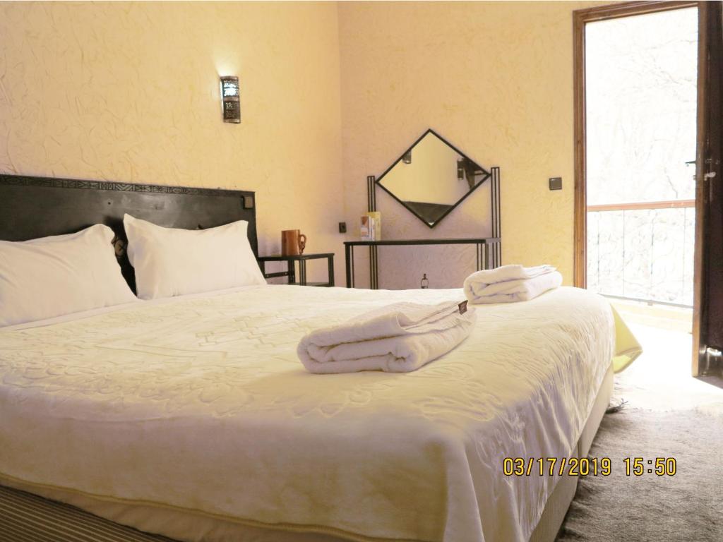 Una cama o camas en una habitación de Kasbah Imoula