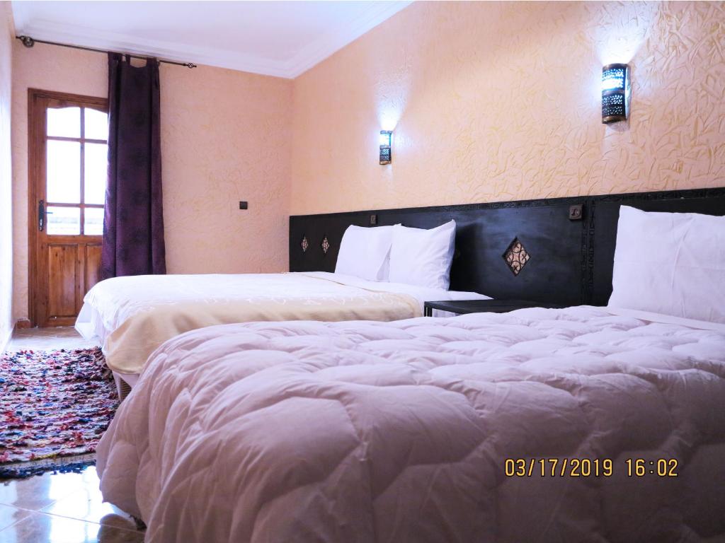 Postel nebo postele na pokoji v ubytování Kasbah Imoula