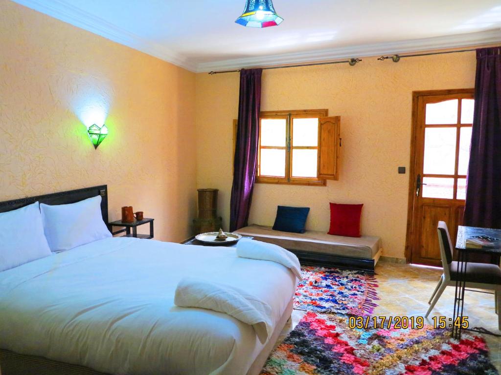 Postel nebo postele na pokoji v ubytování Kasbah Imoula