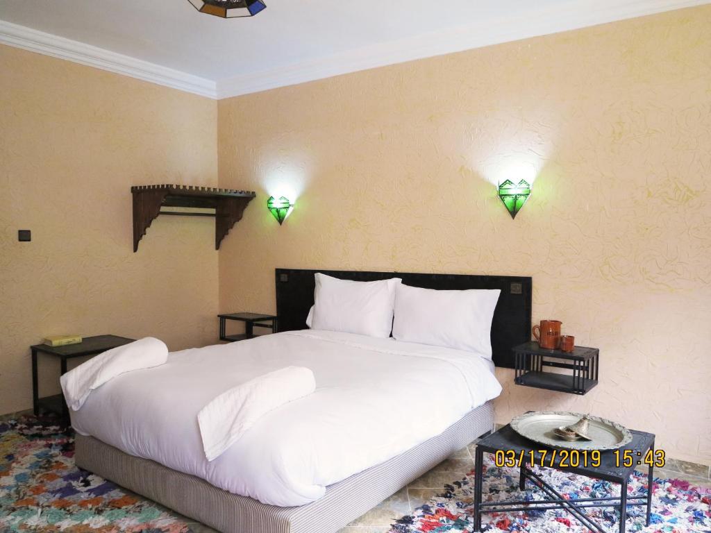 Postel nebo postele na pokoji v ubytování Kasbah Imoula