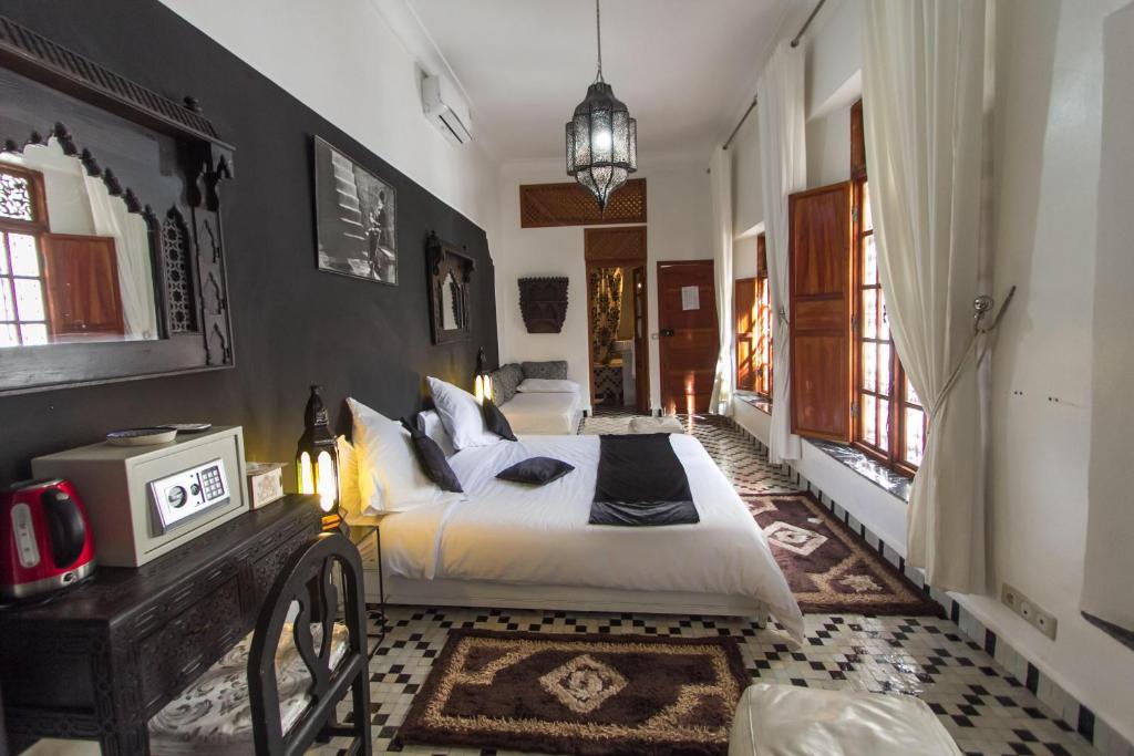 Riad 53 Fes - Luxury Oasis - 套房黑白