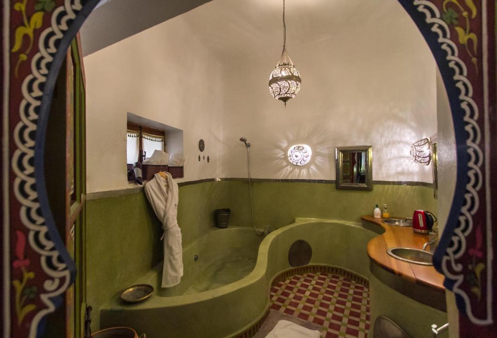 Posezení v ubytování Riad 53 Fes - Luxury Oasis
