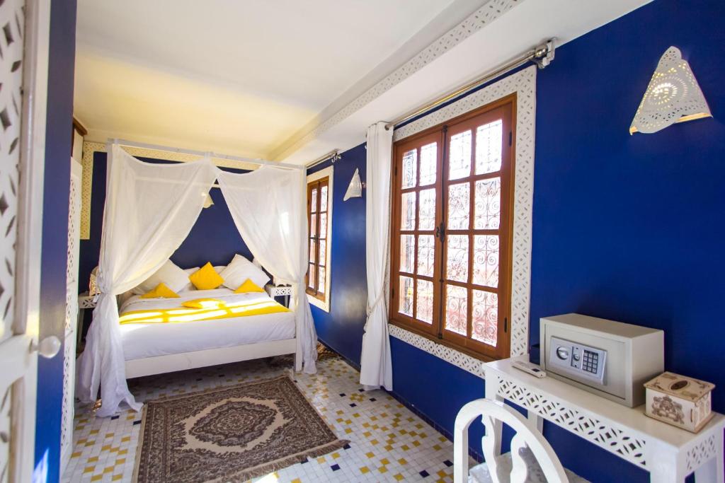 Postel nebo postele na pokoji v ubytování Riad 53 Fes - Luxury Oasis