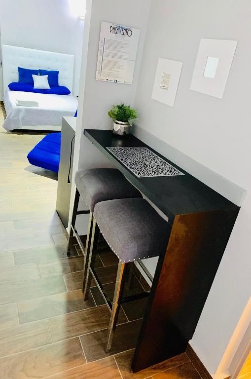 Postel nebo postele na pokoji v ubytování Modern Suite #0 - best location