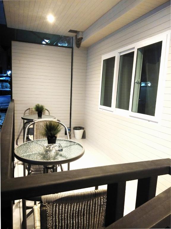 Sleep with Me Bangkok - BTS Phra Khanong - Resim 4