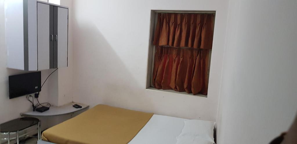 فضای داخلی New Metro Guest House در بمبئی - تصویر ۳