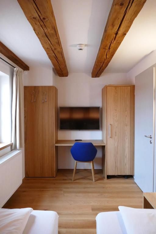 Postel nebo postele na pokoji v ubytování Hotel zum schwarzen Ross und Gutmann Zur Post