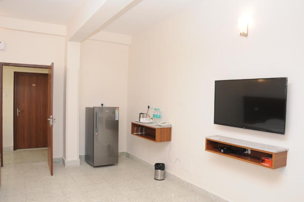 TV a/nebo společenská místnost v ubytování Sreeparthi Hotel