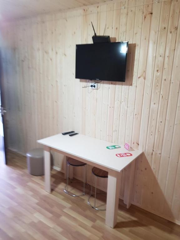 TV a/nebo společenská místnost v ubytování Park Hotel Kutaisi