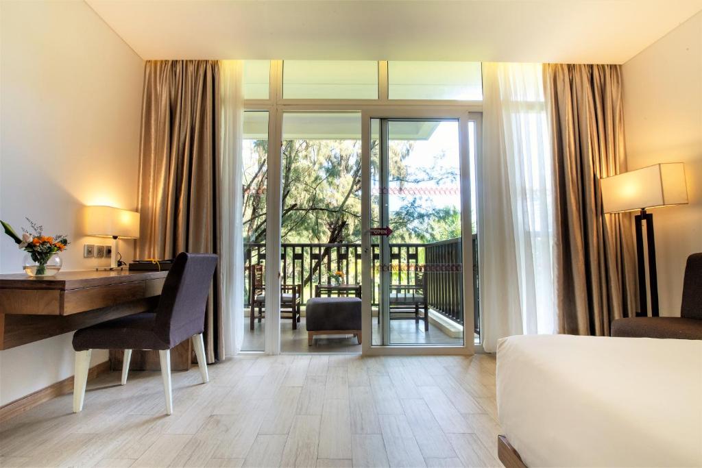 Premium Deluxe Double Room with Balcony - Garden View