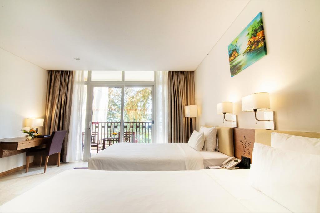 Premium Garden Suite with Balcony and Bathtub