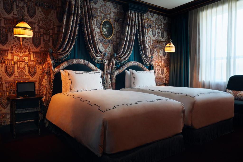 Postel nebo postele na pokoji v ubytování L'Escape Hotel