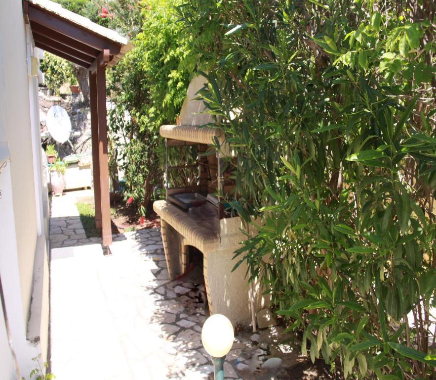 Ogród w obiekcie Beachfront House 13 ,Glyfada