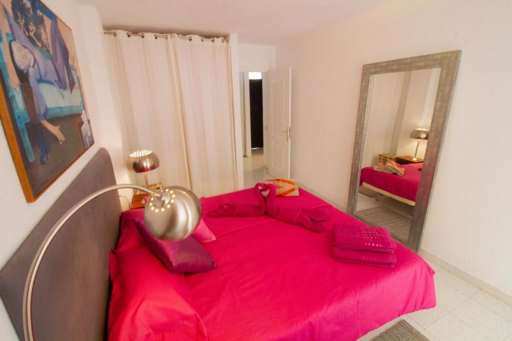 Postel nebo postele na pokoji v ubytování MEDANO4YOU Red Square Dream Holiday Home