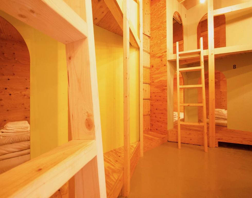 Postel nebo postele na pokoji v ubytování Ishigaki Guesthouse HIVE
