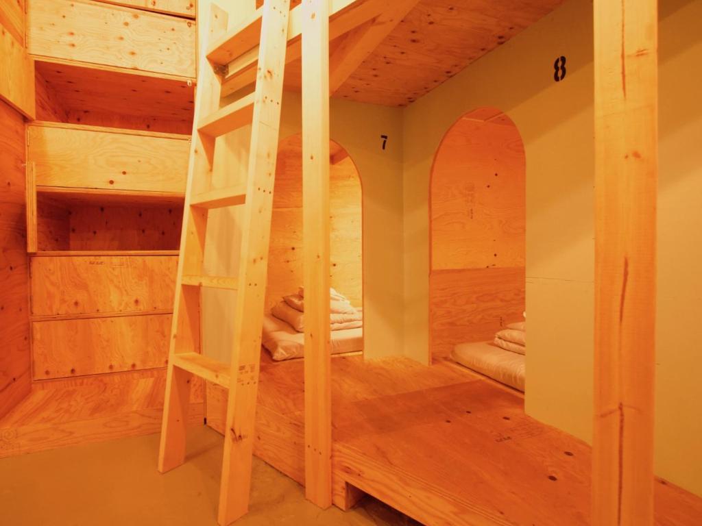 Postel nebo postele na pokoji v ubytování Ishigaki Guesthouse HIVE
