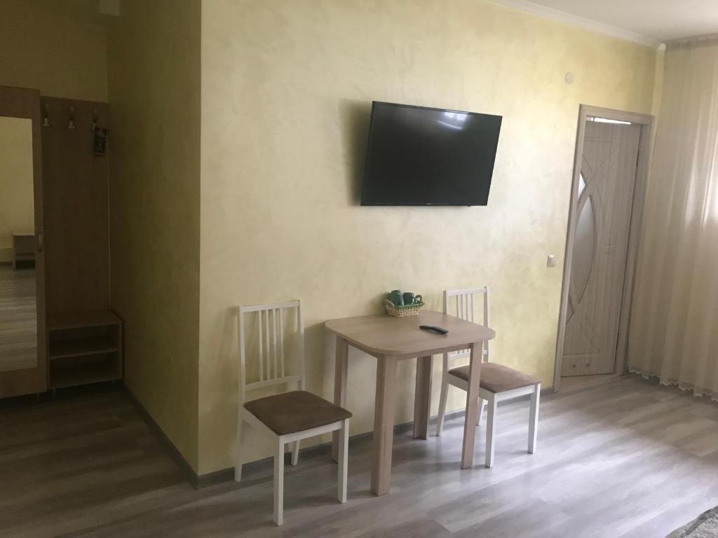 TV a/nebo společenská místnost v ubytování Arizona Hotel