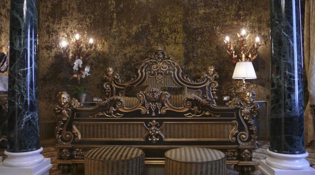 
Exclusive Suite with Canal View
