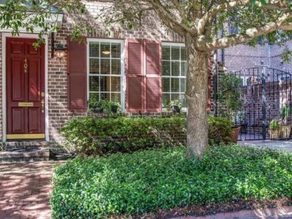 Beautiful 3Bed Townhome in Historic Downtown Savannah photo