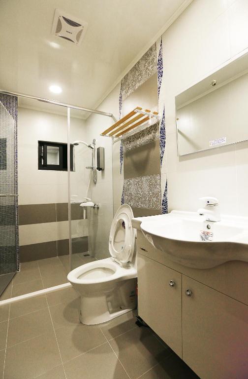 Koupelna v ubytování 愛丁堡集團市區精品及國王雙館民宿Edinburgh Boutique Hotel