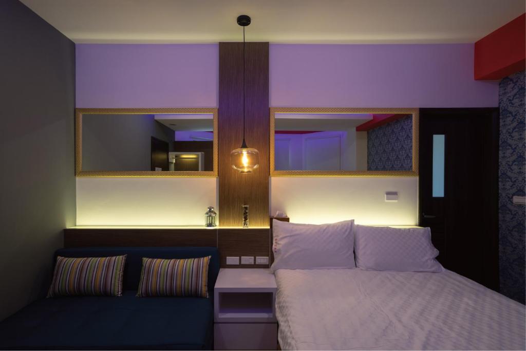 Postel nebo postele na pokoji v ubytování 愛丁堡集團市區精品及國王雙館民宿Edinburgh Boutique Hotel