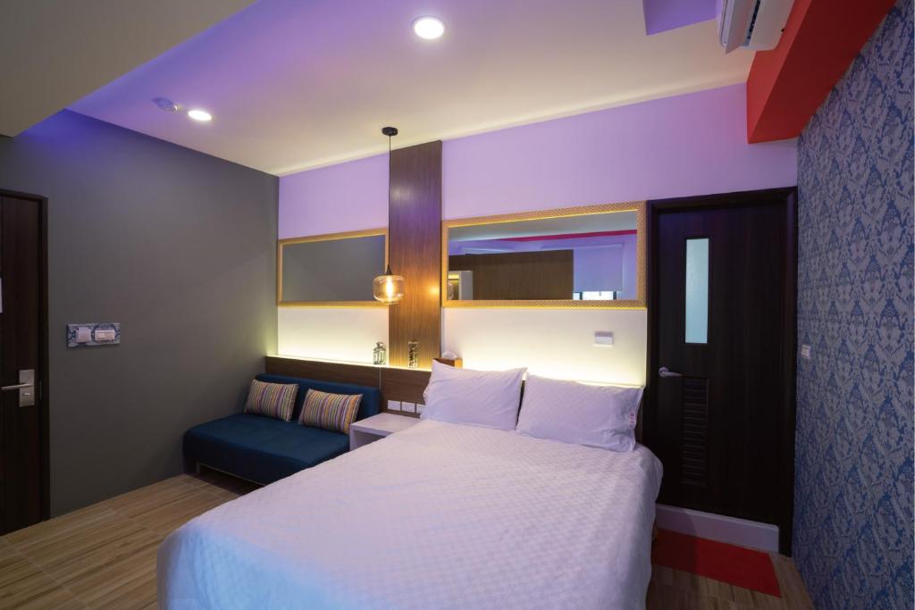 Postel nebo postele na pokoji v ubytování 愛丁堡集團市區精品及國王雙館民宿Edinburgh Boutique Hotel