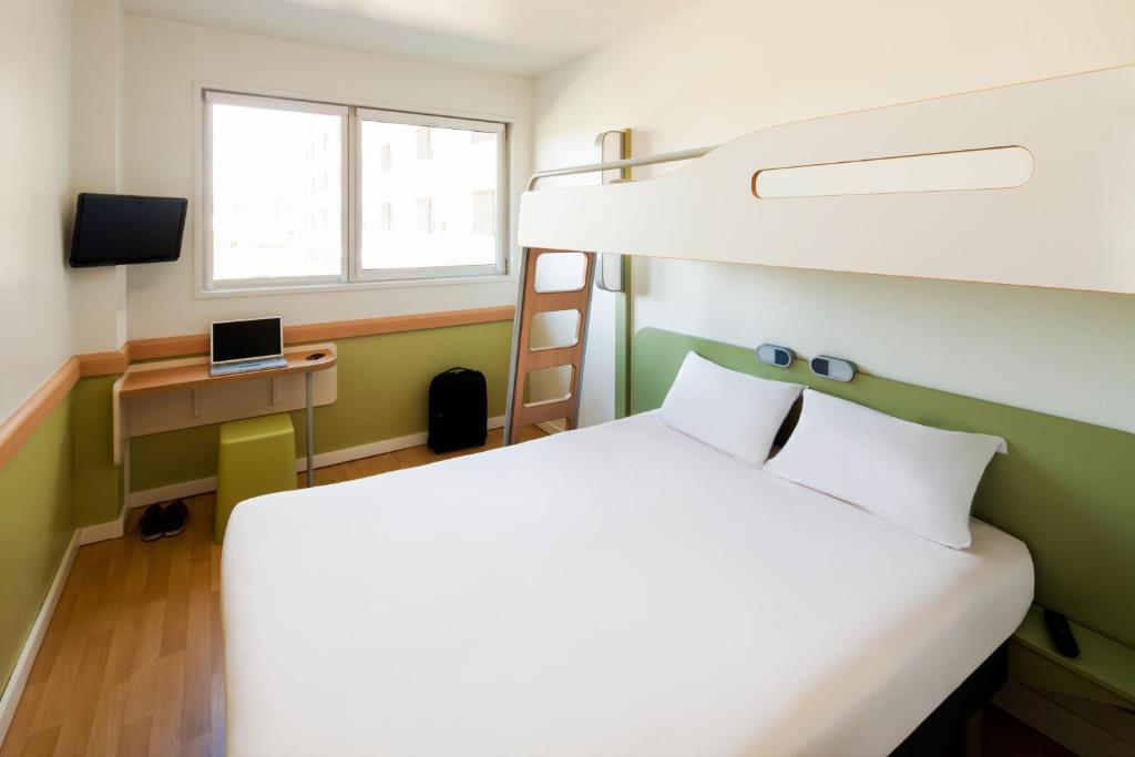 Letto o letti in una camera di Ibis budget Wien Sankt Marx