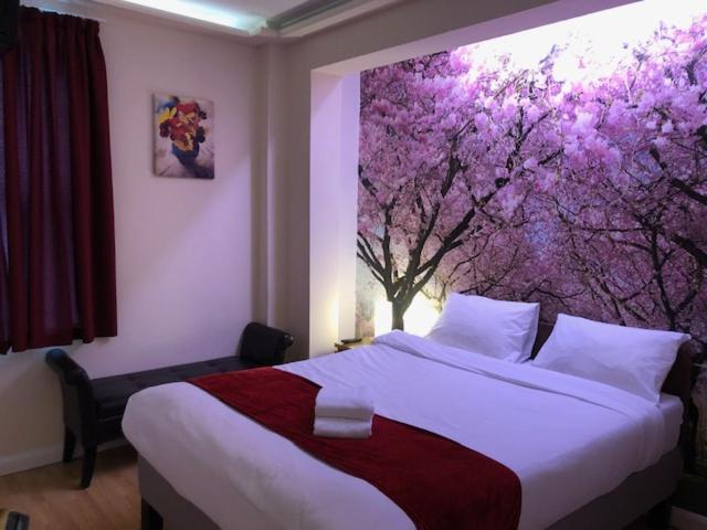Barking Hotel - 
