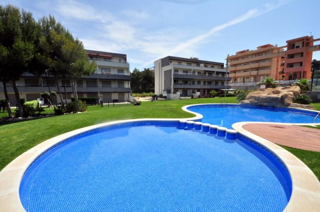 Bazén v ubytování Tramuntana Planet Costa Dorada nebo v jeho okolí