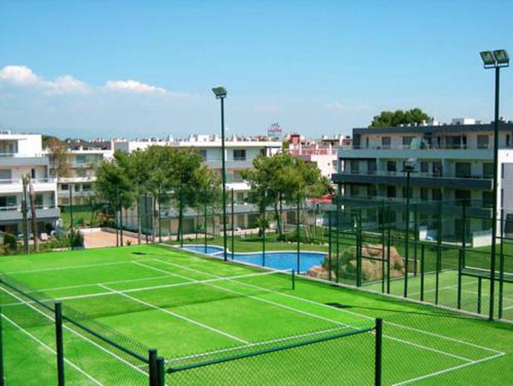 Tenis a/nebo squash v ubytování Tramuntana Planet Costa Dorada nebo okolí