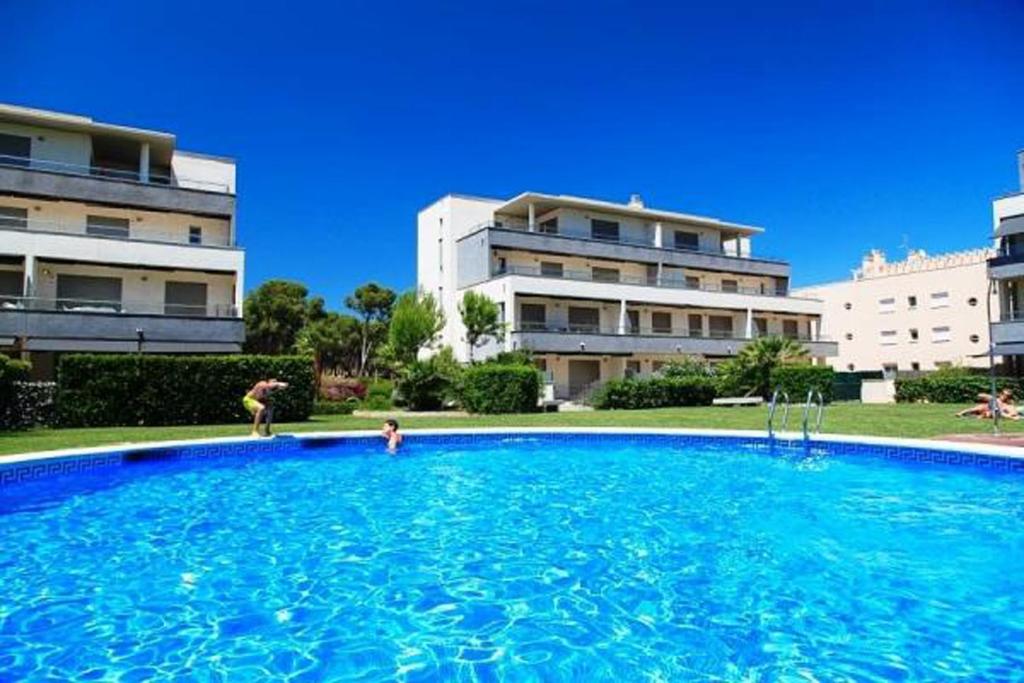 Bazén v ubytování Tramuntana Planet Costa Dorada nebo v jeho okolí