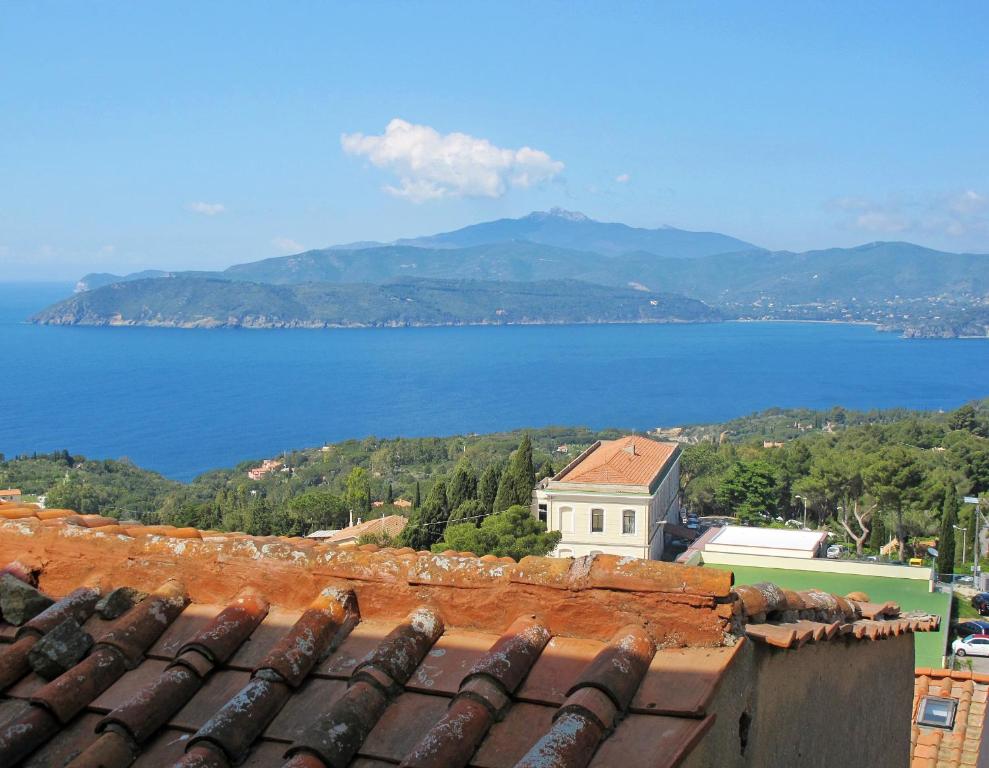 a view of a large body of water from a building at "San Martino di Torre" in Capoliveri