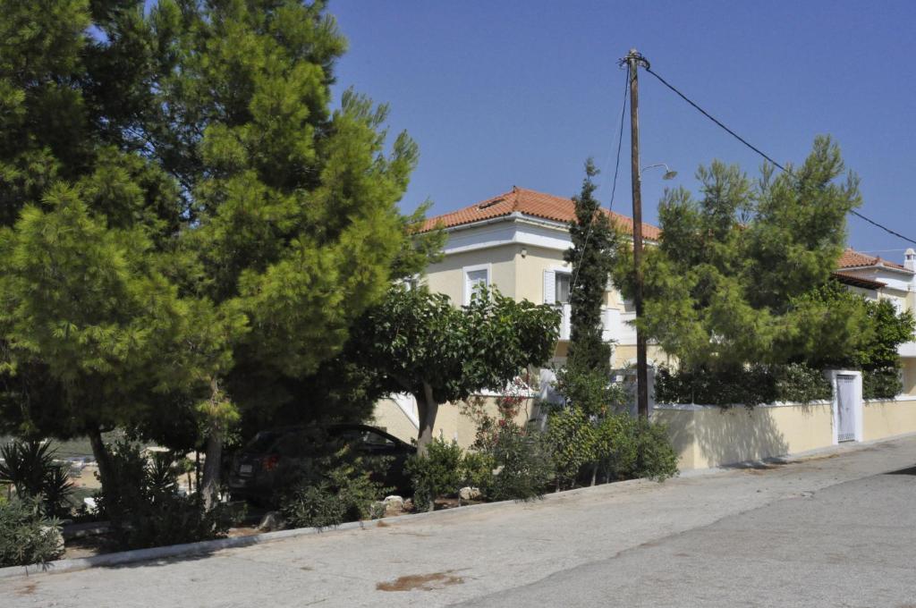 Το κτήριο όπου στεγάζεται  το διαμέρισμα