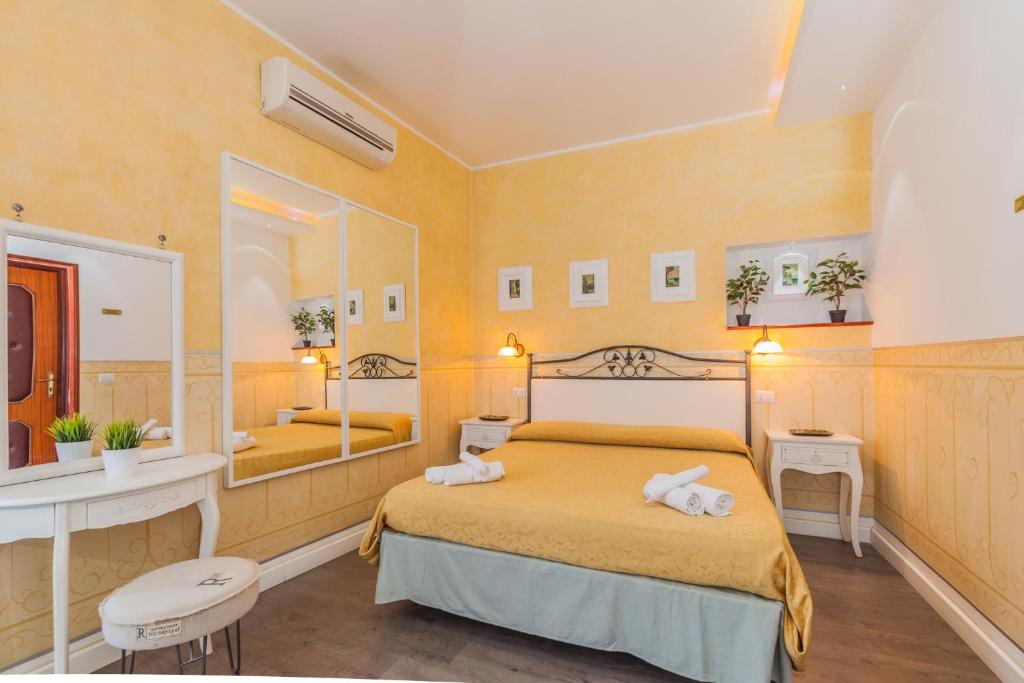 Postel nebo postele na pokoji v ubytování Albergo Della Corte