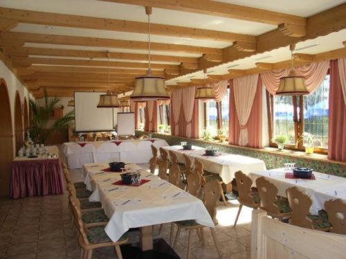 Restaurace v ubytování Hotel und Restaurant Köhlerhütte - Fürstenbrunn